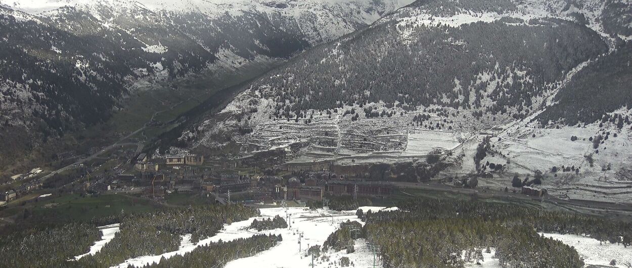 Intensa nevada en Andorra obliga a circular con equipamiento de invierno
