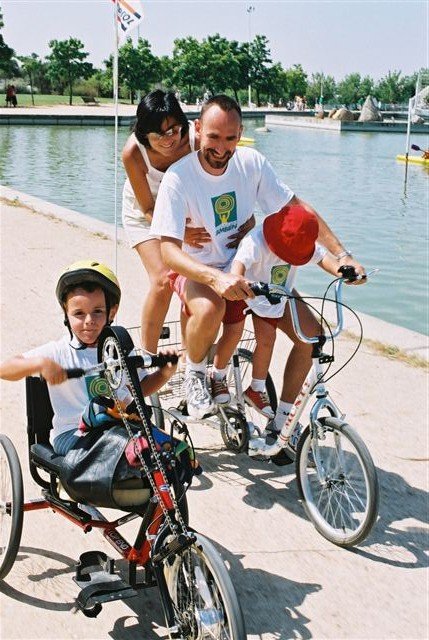 Fotografía de Niños y sus familiares en Bicicleta