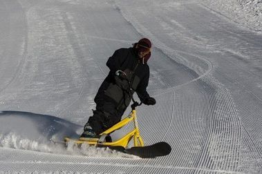 Snowscoot, el último deporte de invierno que es furor en Bariloche