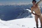 Kilian Jornet se desnuda en la cima del Mont Blanc