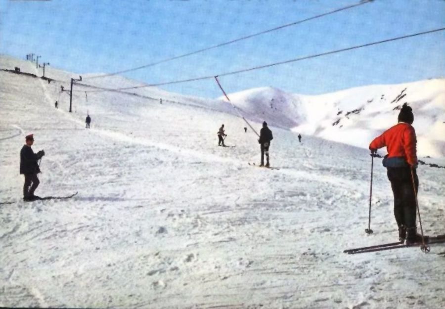 Postal de los años 70 de la que fue la primera estación del Pallars Sobirà: Llessui.