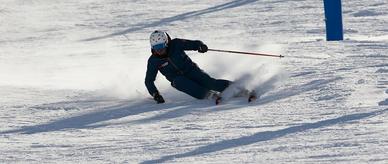 El equilibrio dominante del esquí exterior
