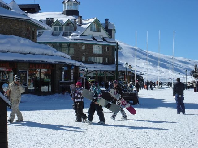 Plaza de Andalucía en Pradollano, estación de esquí de Sierra Nevada
