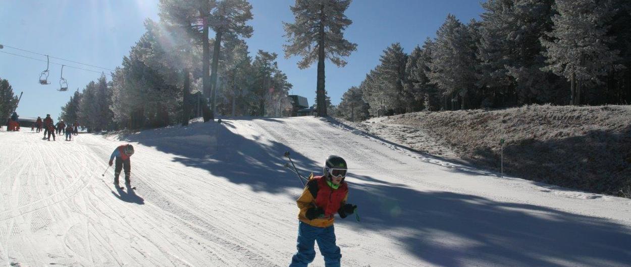 El frío estira las pistas de esquí en las estaciones de Aramón