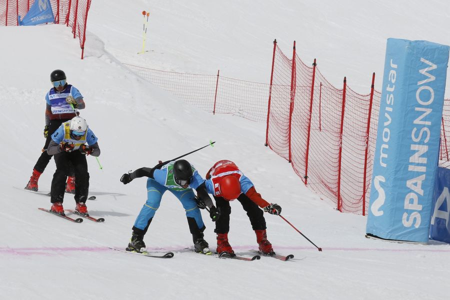Imágenes carrera snowboarcross Baqueira Beret 2022