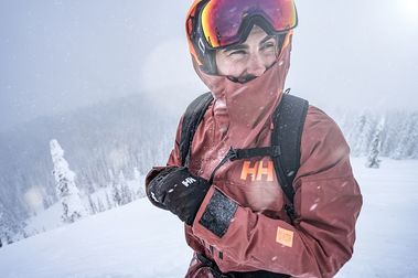 Elige tu equipo de esquí como un profesional con Helly Hansen