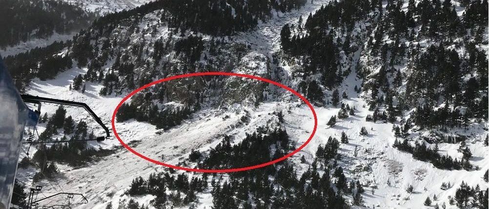 Un alud cierra el cremallera de acceso a las pistas de esquí de Vall de Núria