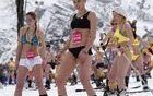 Baten en Sochi el record del mundo de esquiadores en bañador