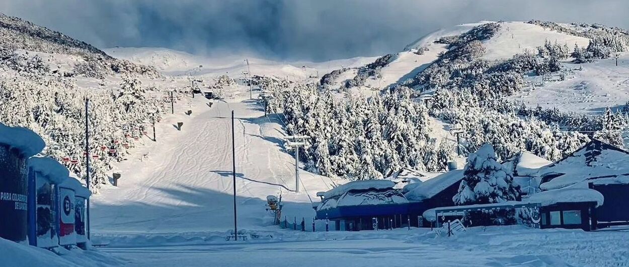 Cerro Catedral abre su temporada de esquí en condiciones de pleno invierno