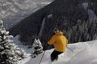 Fuerte descenso de esquiadores en Colorado