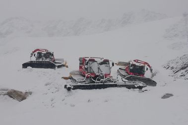 Llega la nieve a los glaciares esquiables de los Alpes