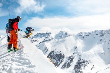 La nueva moda: alquilar una estación entera para esquiar con tus colegas