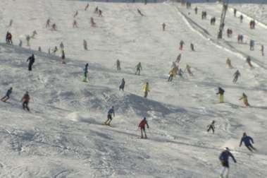 Austria abre sus primeros glaciares con muchos esquiadores y mucha nieve