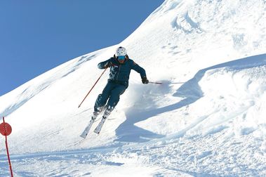 La buena posición sobre los esquís y la nieve