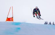 Marcel Hirscher aprieta sus Van Deer Ski para la Copa del Mundo de esquí