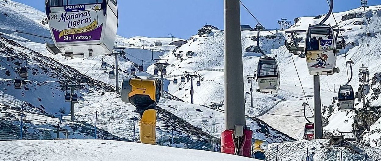 Empresarios y sindicatos reclaman ampliar la temporada de esquí en Sierra Nevada