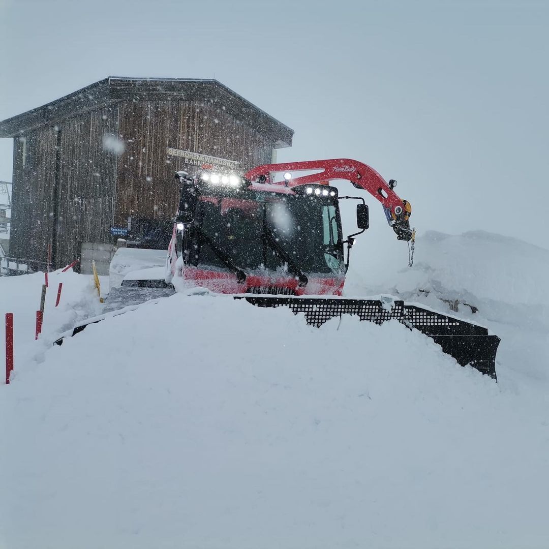 A Hintertux le cae medio metro de nieve y abre todas sus pistas de esquí de verano