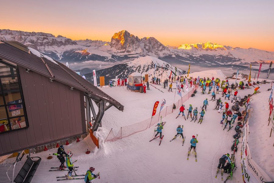 Esquiadores en Dolomiti Superski