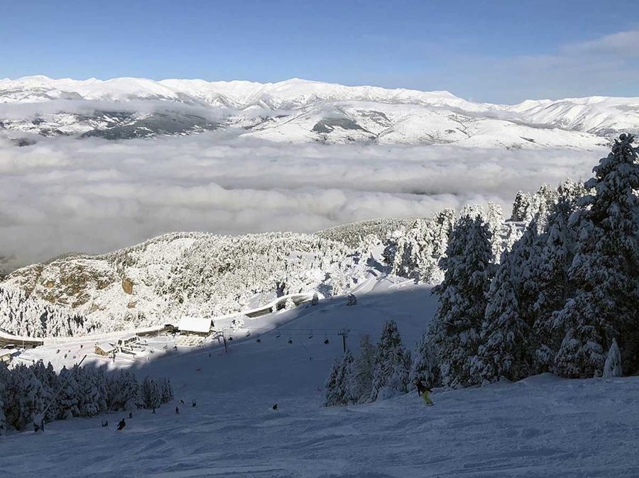 Vista de la Cerdanya nevada desde Coma Oriola de Masella (Foto: IST).