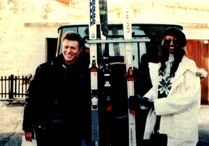 David Bowie esquiando