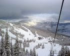 Bajan los esquiadores en Colorado