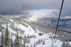 Bajan los esquiadores en Colorado