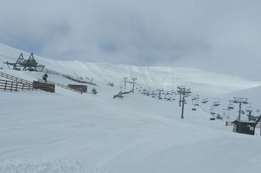 Valdesquí y Navacerrada abren con más de 1 metro de nieve nueva