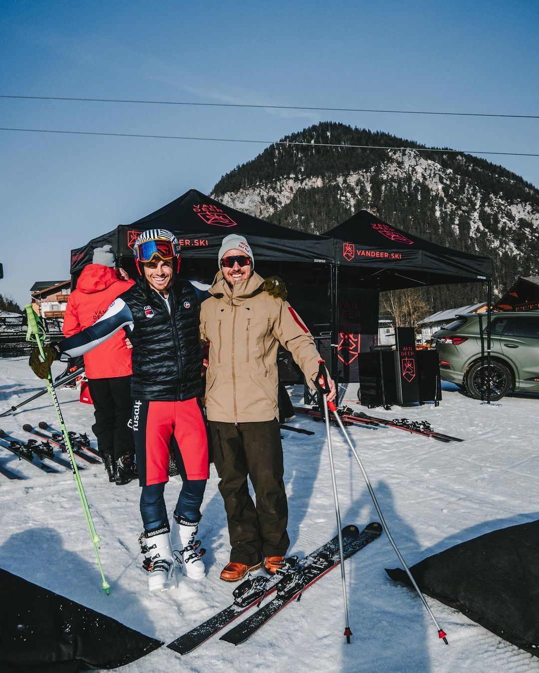 Marcel Hirscher con el Van Deer Ski Team