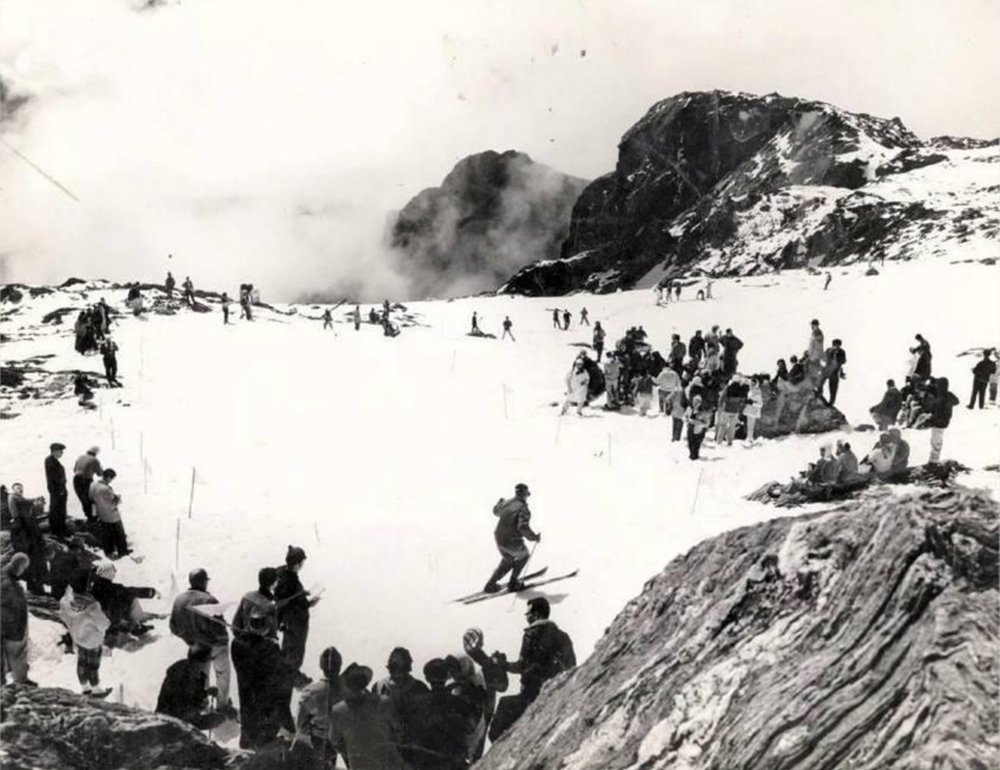 El glaciar del Pico Espejo (4.765 m.) acogió en octubre de 1956 el primer y último Campeonato Nacional de Esquí