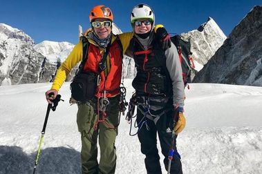 Sancionados por esquiar ilegalmente en el Everest