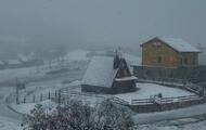 Una intensa nevada tiñe de blanco la montaña de Asturias