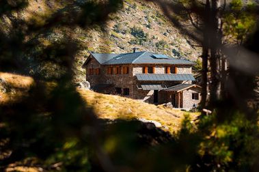 Vallnord – Pal Arinsal abre para el verano el Refugio del Comapedrosa