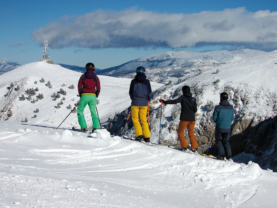 Disfrutando del paisaje en una esquiada entre amigos y amigas (Foto: IST).