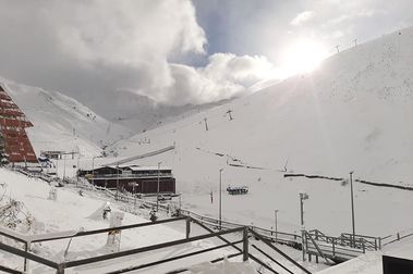 Astún abre también este próximo sábado con 15 km de pistas de esquí