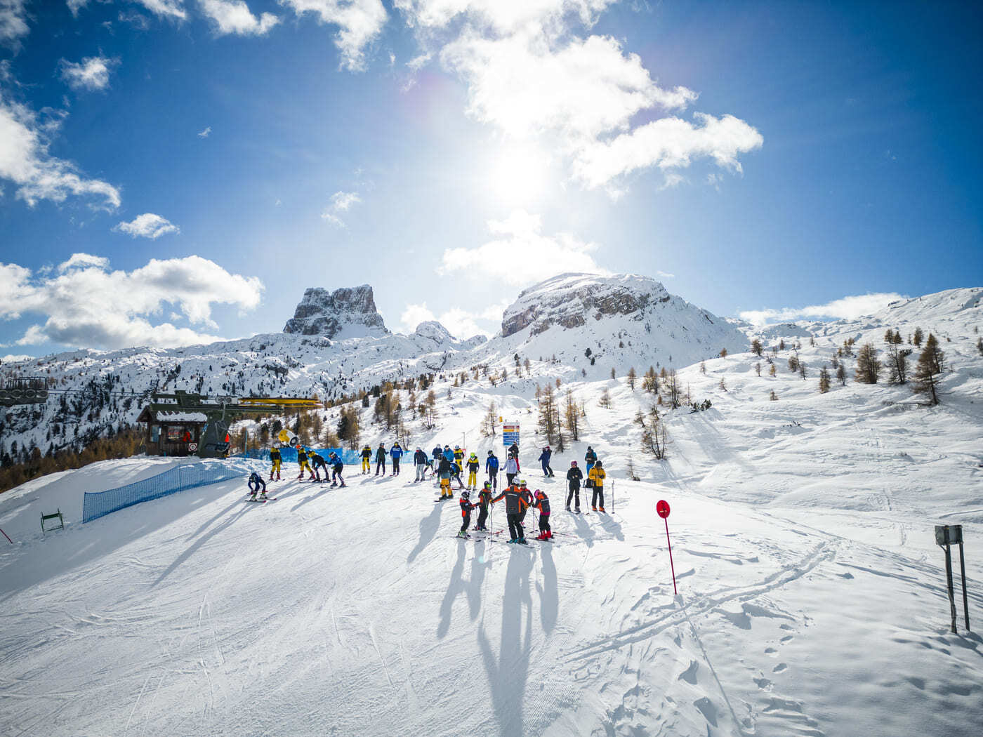 Cortina d’Ampezzo apre la stagione sciistica in Italia con il tutto esaurito