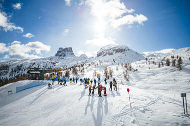 Cortina d'Ampezzo abre la temporada de esquí en Italia y con un lleno total