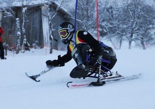 Fotografía de esquiador de la categoría sentados