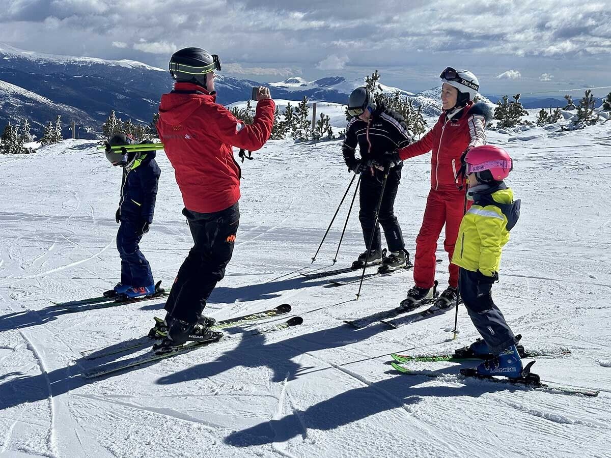 Entrevistando a diferentes esquiadores que el lunes visitaron La Molina (Foto: R. C.).