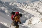 Nuevo intento de bajarse el K2 esquiando