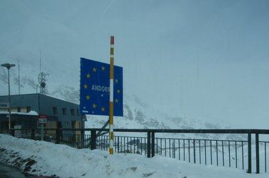 Andorra dividirá a los turistas entre esquiadores y compradores