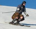 La mayor cantidad de esquiadores en falda bajando por una pista
