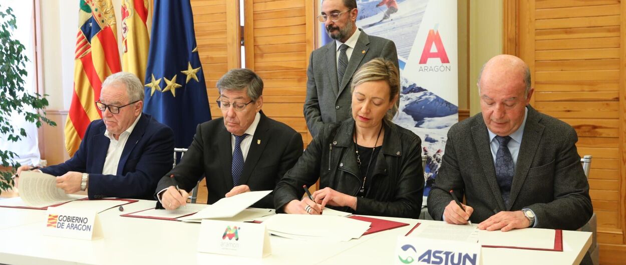 Aramón y Astún firman el convenio de unión de sus estaciones de esquí