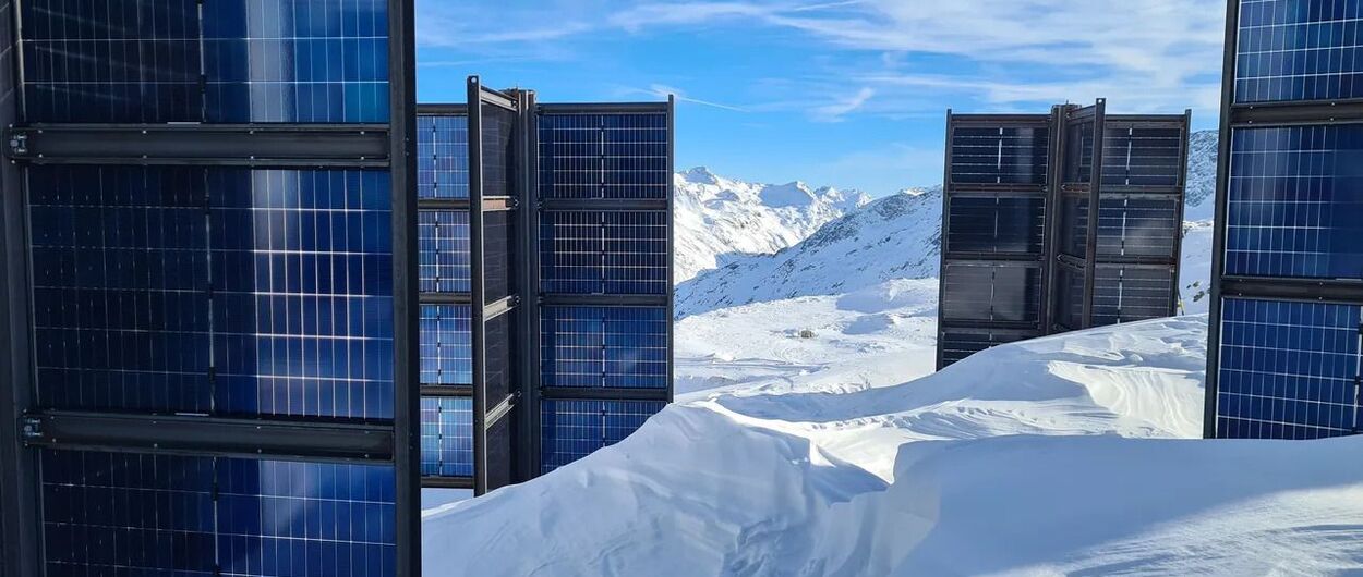 Solden coloca paneles solares verticales en la cima de su glaciar