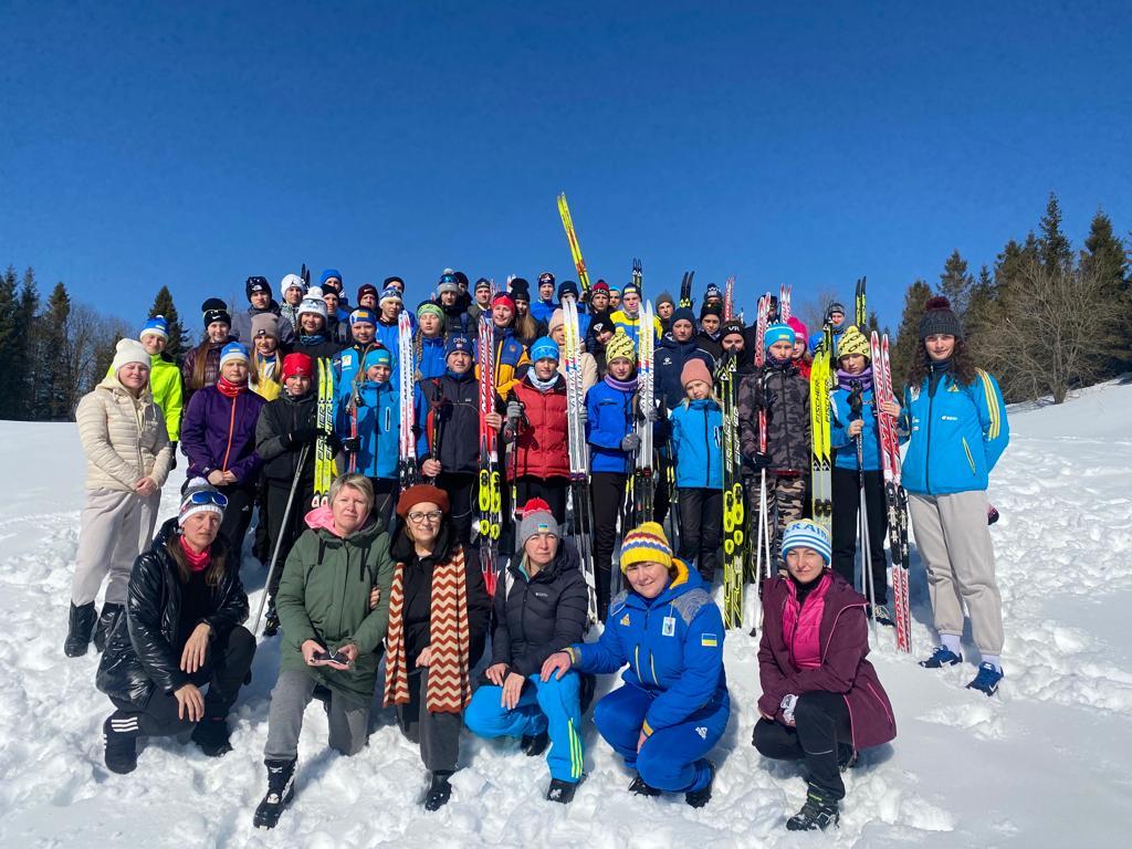 esquiadores en Ucrania