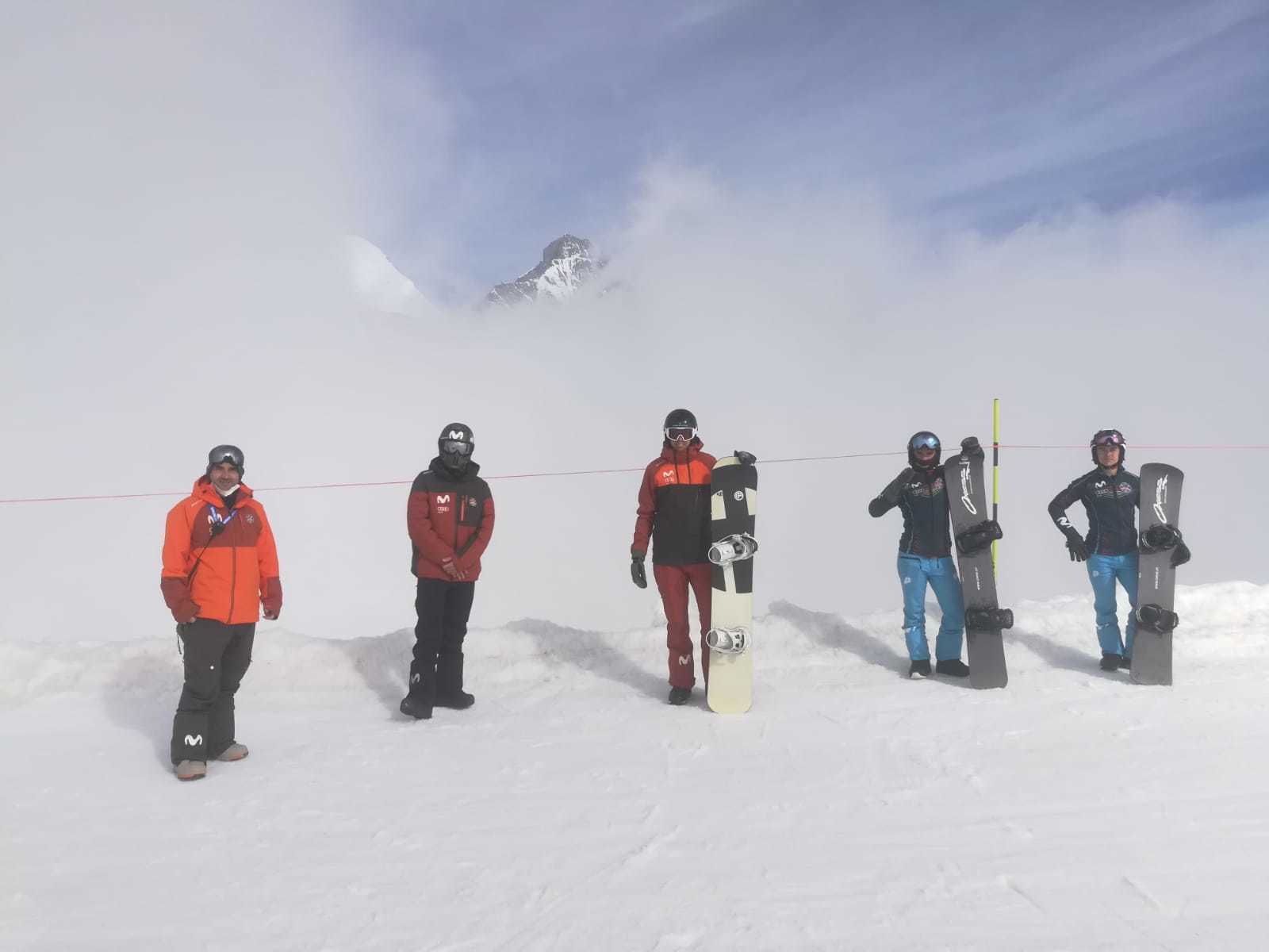 Los esquiadores y snowboarders de la RFEDI ya entrenan en la nieve de Saas Fee