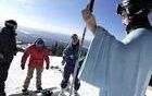 Jesús seguirá saludando esquiadores en Big Mountain