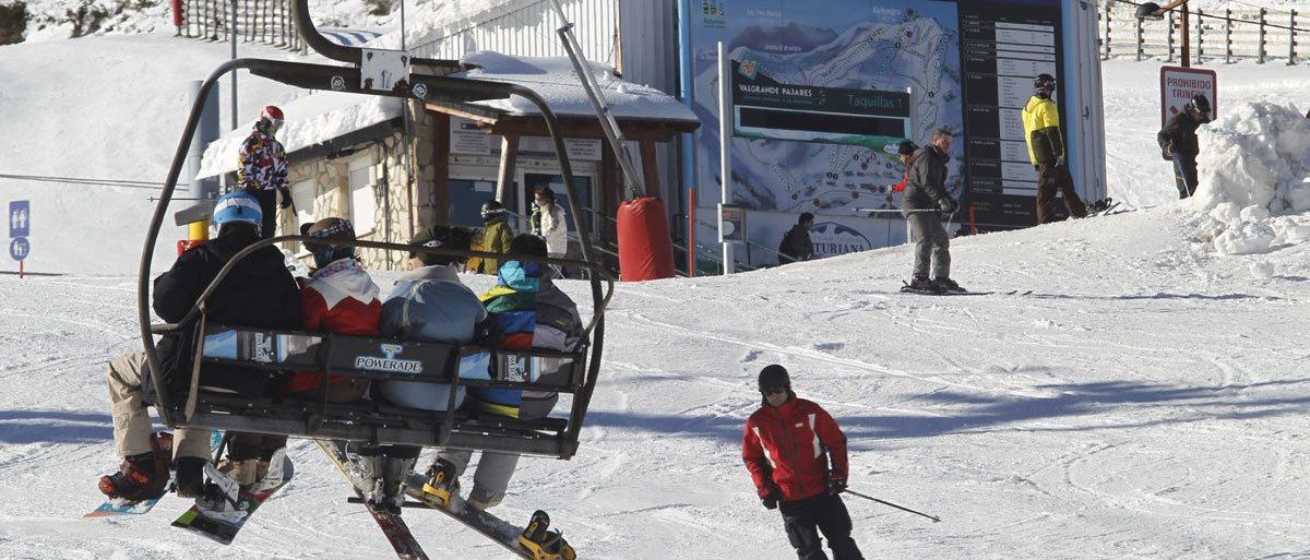 Roban casi 3.000 euros en material de esquí en Valgrande-Pajares