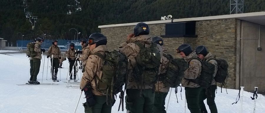 Esquiando con el Ejército y la Guardia Civil