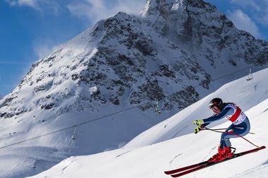Sofia Goggia gana el Super-G de Saint Moritz pese a perder un bastón