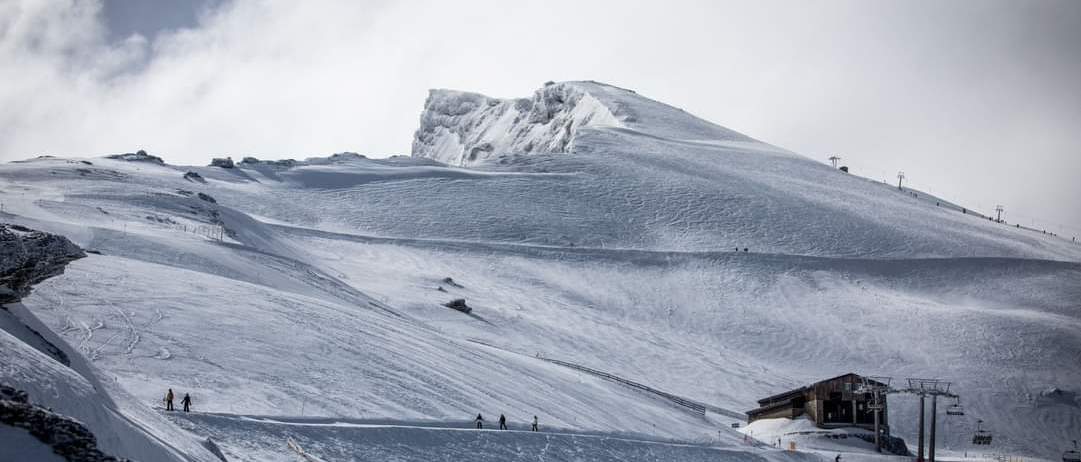 Sierra Nevada pone a la venta su forfait de temporada de esquí 2022-2023
